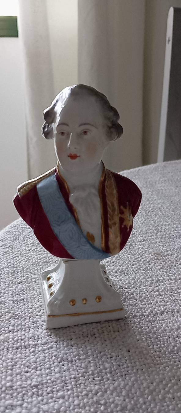 Statuette le roi LOUIS XVI en porcelaine, Enlèvement