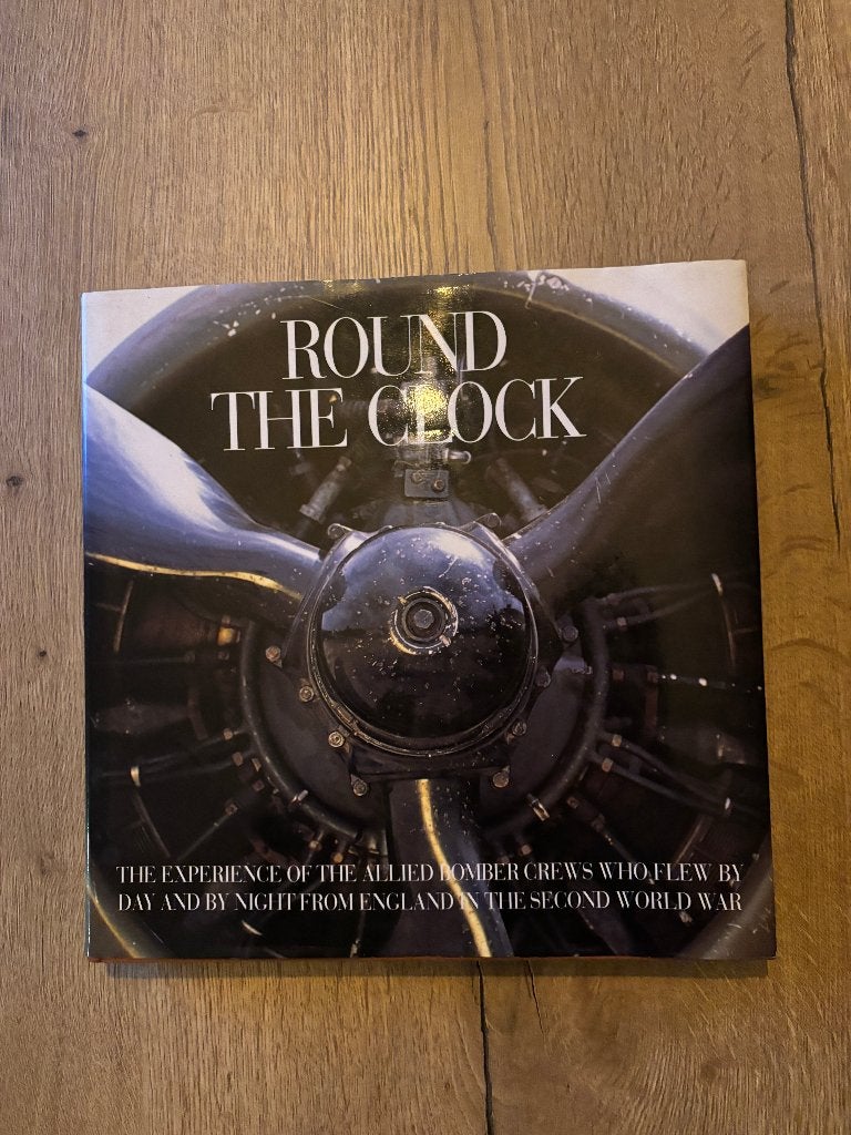 Round the Clock (ww2 airforce B17 B24), Boeken, Ophalen of Verzenden, Tweede Wereldoorlog, Gelezen, Luchtmacht