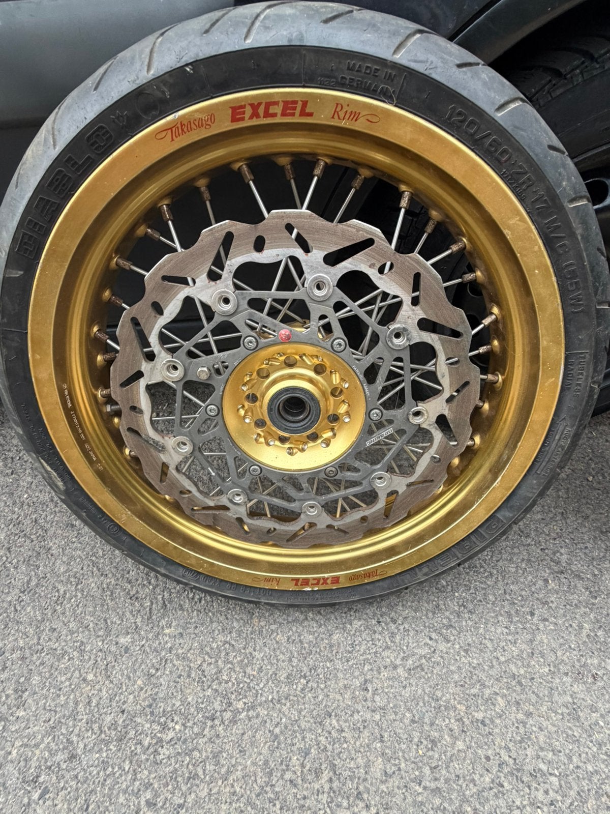 Supermotard velgen, Motoren, Ophalen