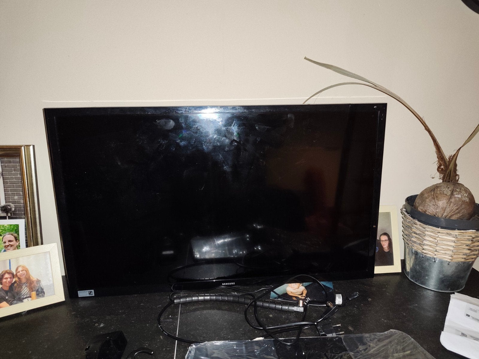 Téléviseur Samsung avec support mural, Neuf, 60 à 80 cm, Enlèvement, Samsung