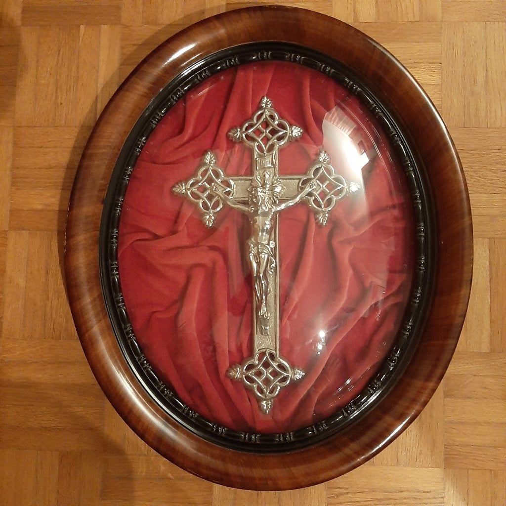 Crucifix (kruisbeeld) in ovale kader : H 50 - B 42, Antiek en Kunst, Ophalen