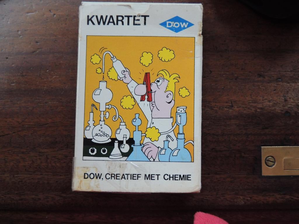 Kwartet "DOW " vintage, Trois ou quatre joueurs, Enlèvement, Comme neuf, DOW chemical