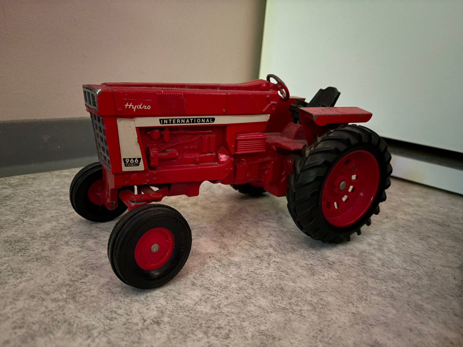 Tracteur miniature International Harvester Hydro 966 Ertl, Enlèvement ou Envoi, Comme neuf, ERTL