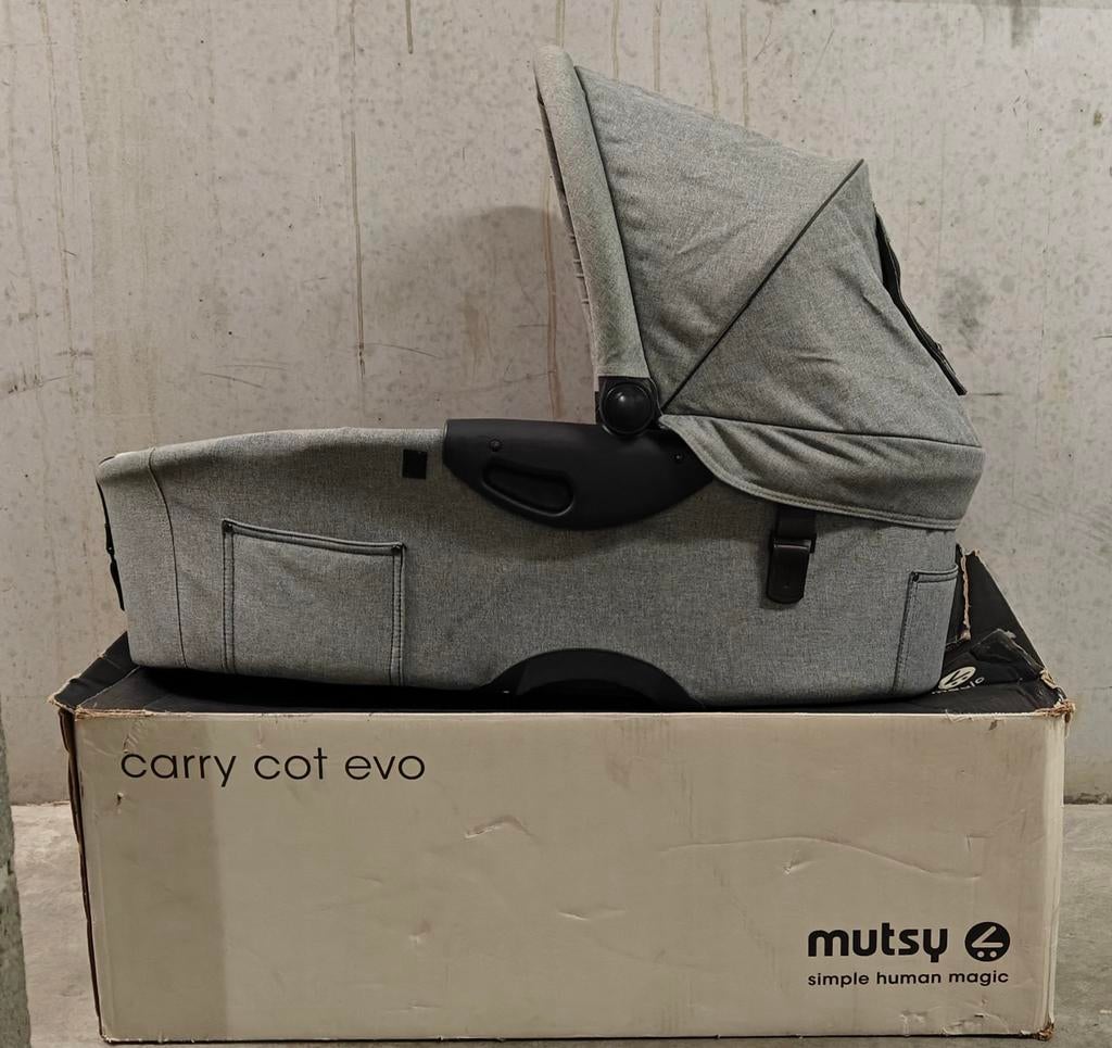 Landau Mutsy Evo à vendre avec habillage pluie,, Enfants & Bébés, Poussettes & Combinaisons, Enlèvement, Mutsy