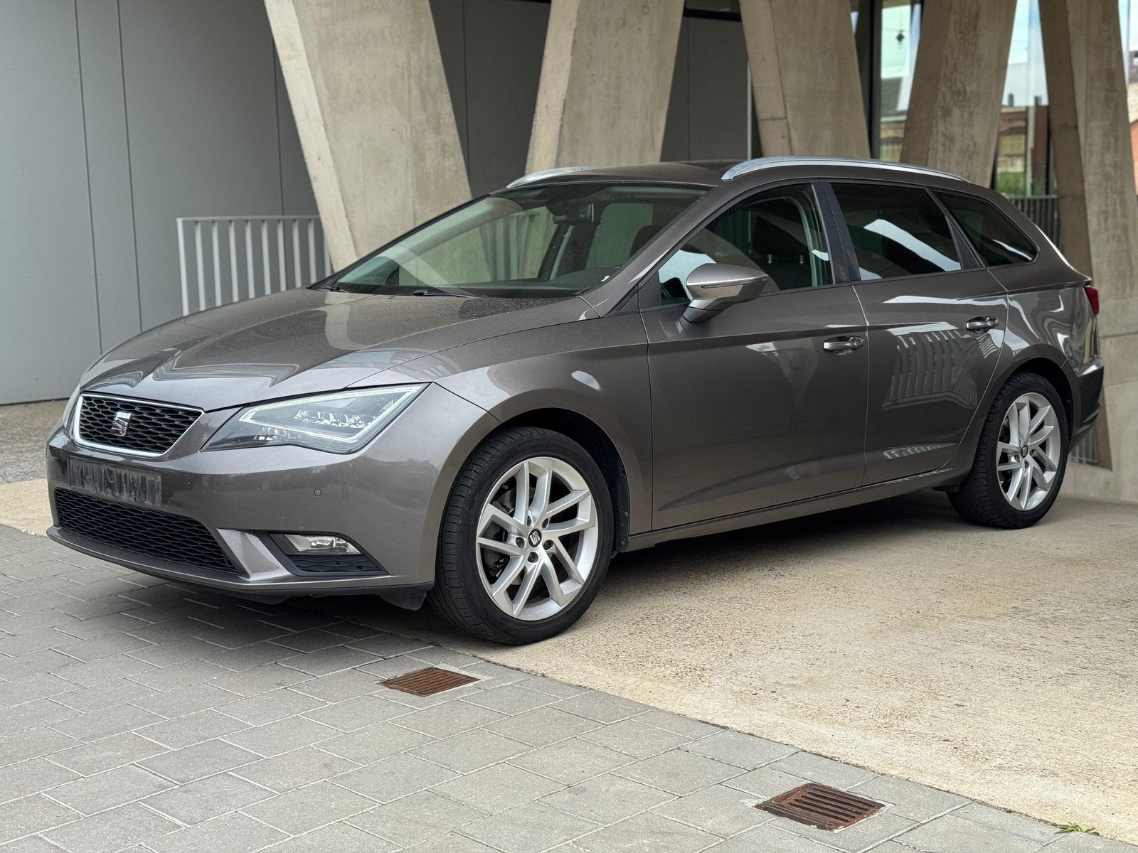 Seat leon benzine automaat + gekeurd voor verkoop, Autos, Seat, Argent ou Gris, Achat, Euro 6, Leon
