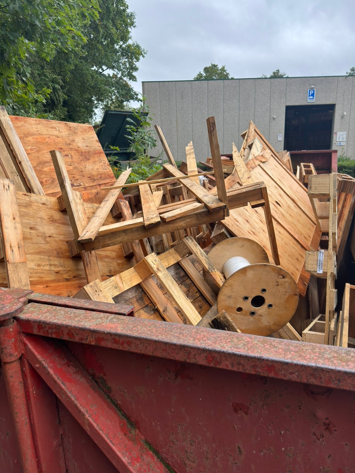 Brandhout kapotte palletten, Tuin en Terras, Ophalen
