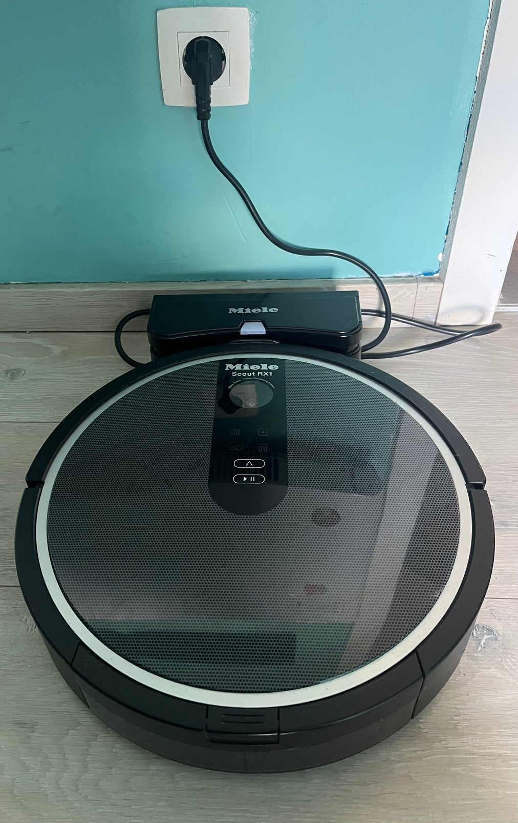 Defecte miele scout rx1, Elektronische apparatuur, Ophalen of Verzenden, Robotstofzuiger, Miele, Niet werkend