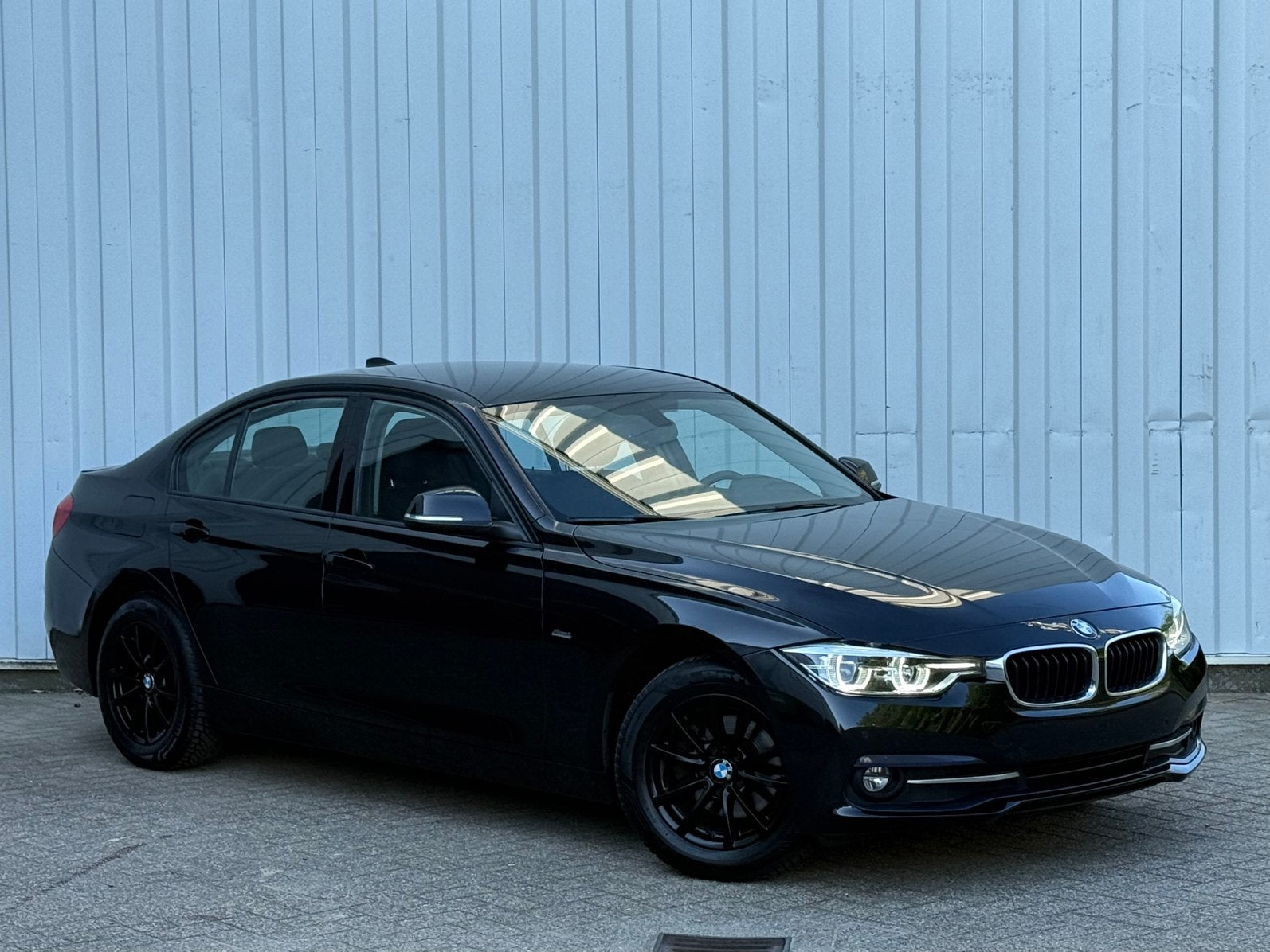 - BMW 318I F30 - 1.5 Benzine - 135.000km - Sportline - 2015, Auto's, 100 kW, Zwart, Bedrijf, 5 deurs