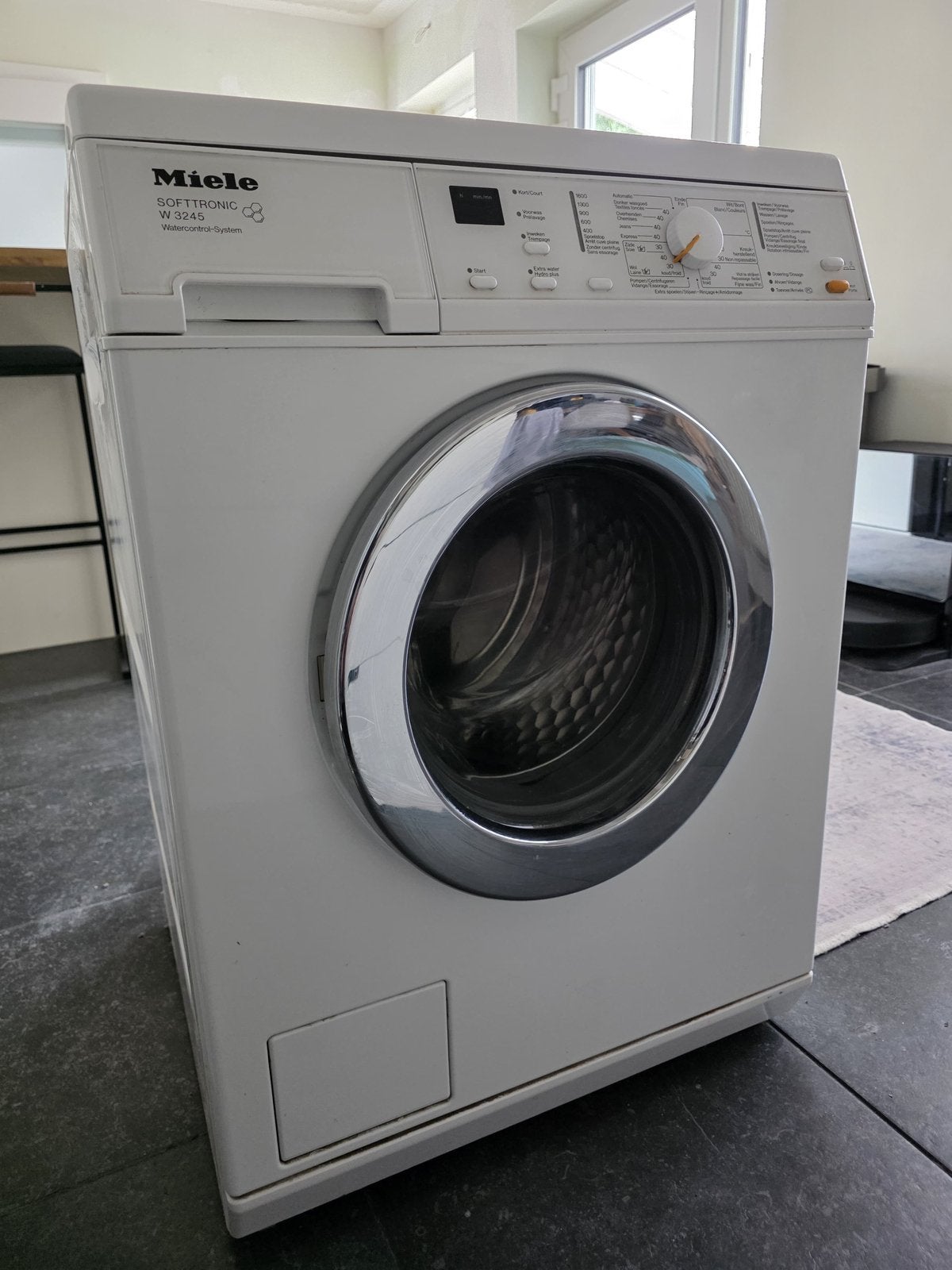 Miele Softtronic W3245 Honingraattrommel 1600 Toeren, Ophalen, Gebruikt, 4 tot 6 kg, Energieklasse A of zuiniger