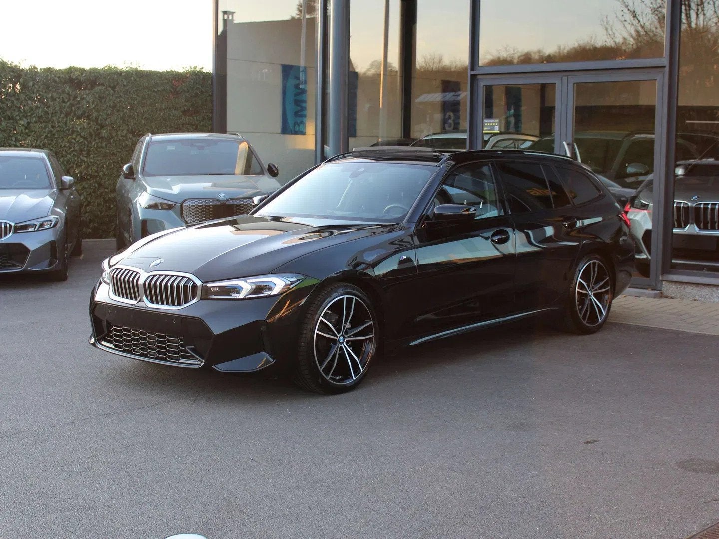 BMW 3 Serie 318 i Touring M Sport / PANO / HUD / CAM / BLIND, Auto's, Automaat, Gebruikt, Zwart, 4 cilinders