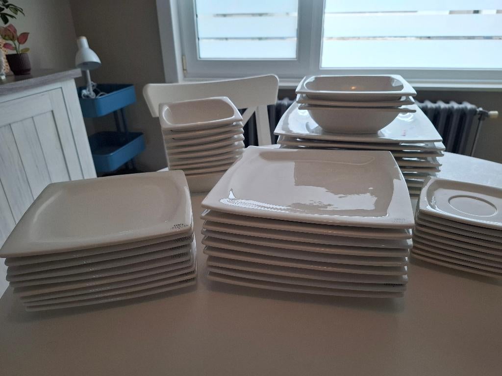 Modern wit vierkant servies - 59-delig, Ophalen, Zo goed als nieuw, Overige stijlen, Porselein