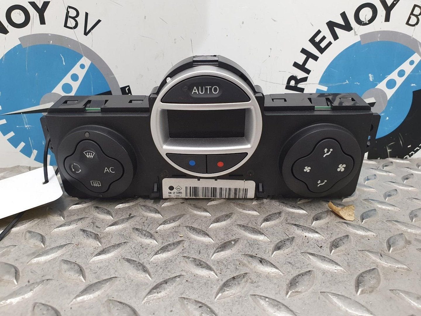 RENAULT CLIO KACHEL BEDIENINGSPANEEL 2010, Ophalen of Verzenden, Gebruikt, Stiba lid