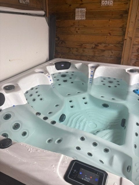 jacuzzi, Ophalen, Zo goed als nieuw, Vast