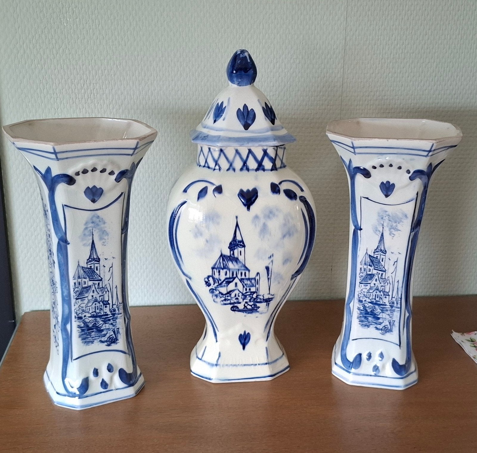Delfsblauw schouwgarnituur, Ophalen