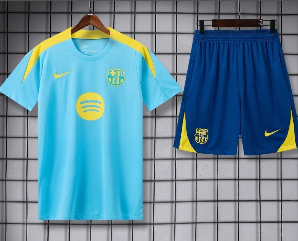 Trainingshirt Fc barcelona, Verzamelen, Sportartikelen en Voetbal, Ophalen of Verzenden, Nieuw, Shirt