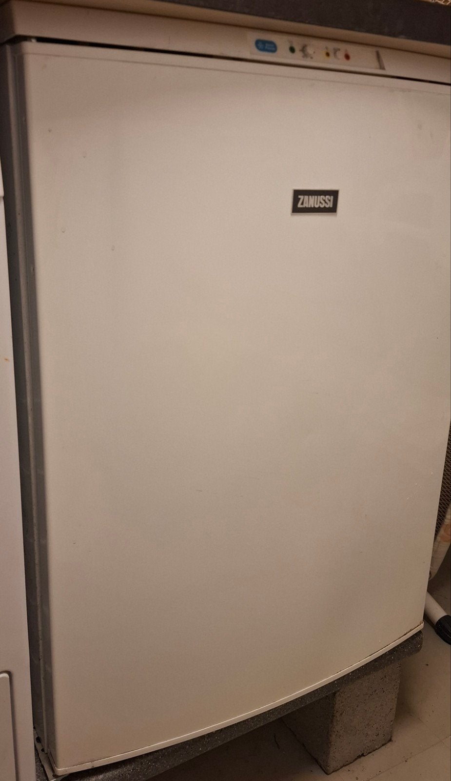 Diepvries Zanussi tafelmodel, Ophalen