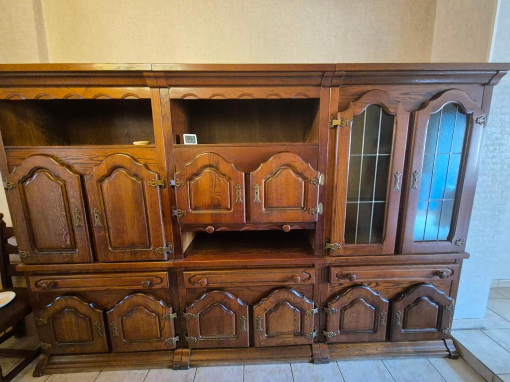 Wandkast, Ophalen
