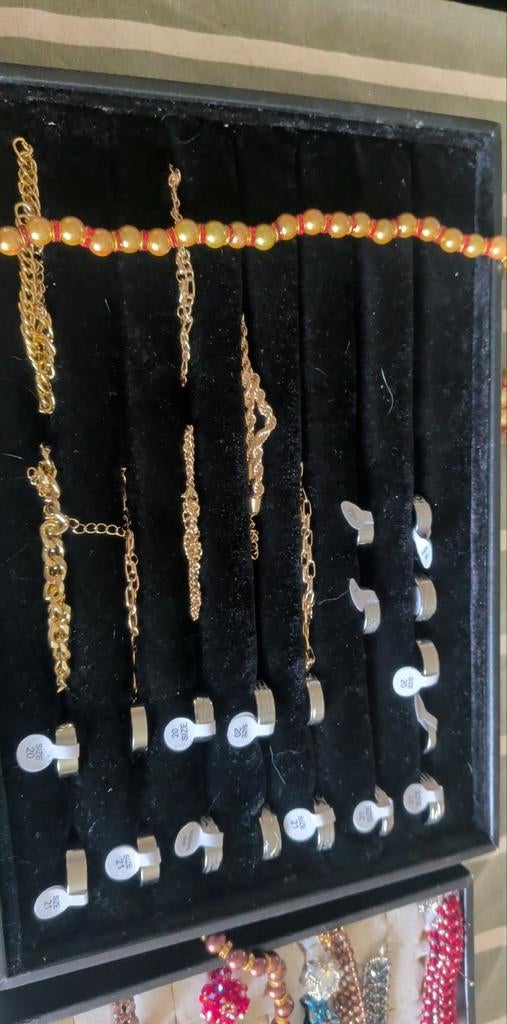 Aller lei ringen en kettingen en armbanden Westmalle 2390, Handtassen en Accessoires, Kettingen, Ophalen of Verzenden