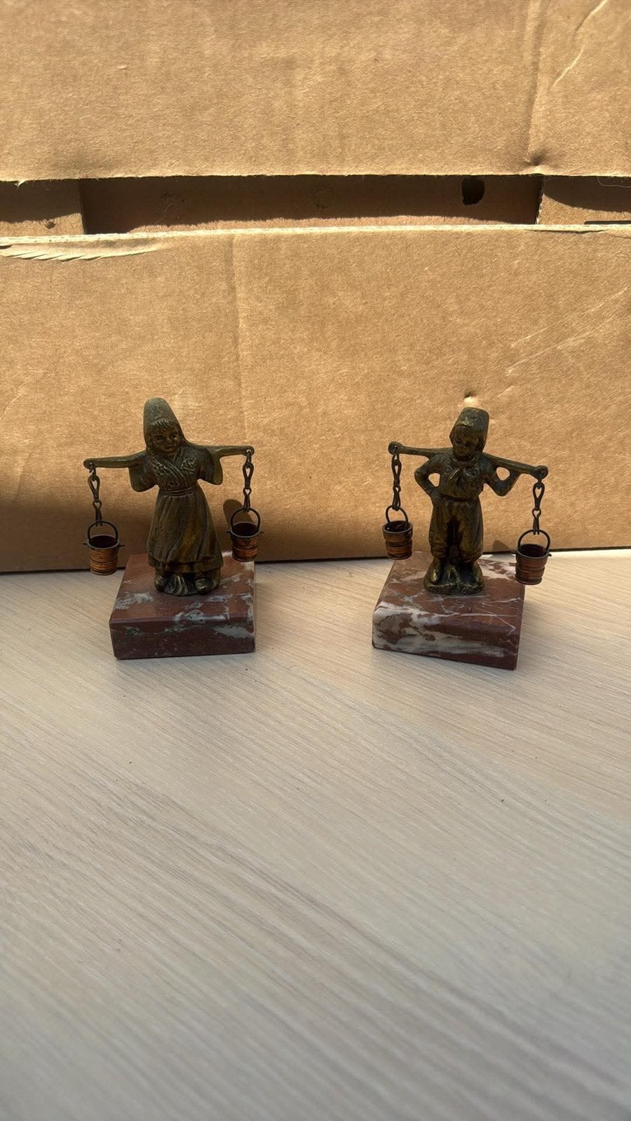 2 petits bronzes, Enlèvement, Bronze