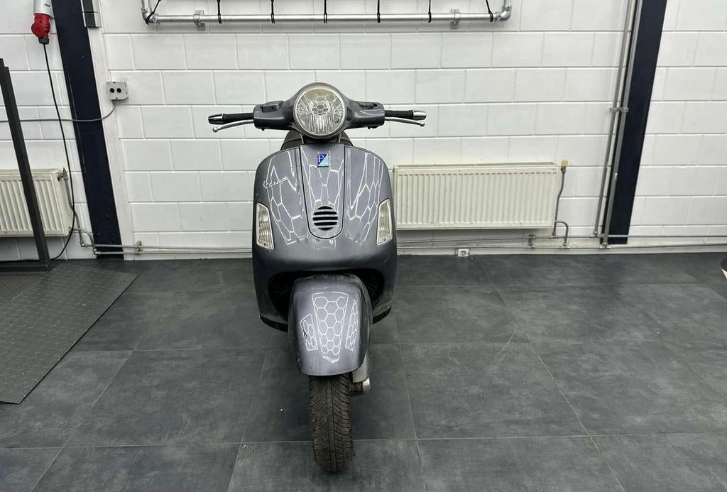 Vespa GTS 250 Zilver – 34.828 km, Fietsen en Brommers, Ophalen of Verzenden, Zo goed als nieuw, Vespa