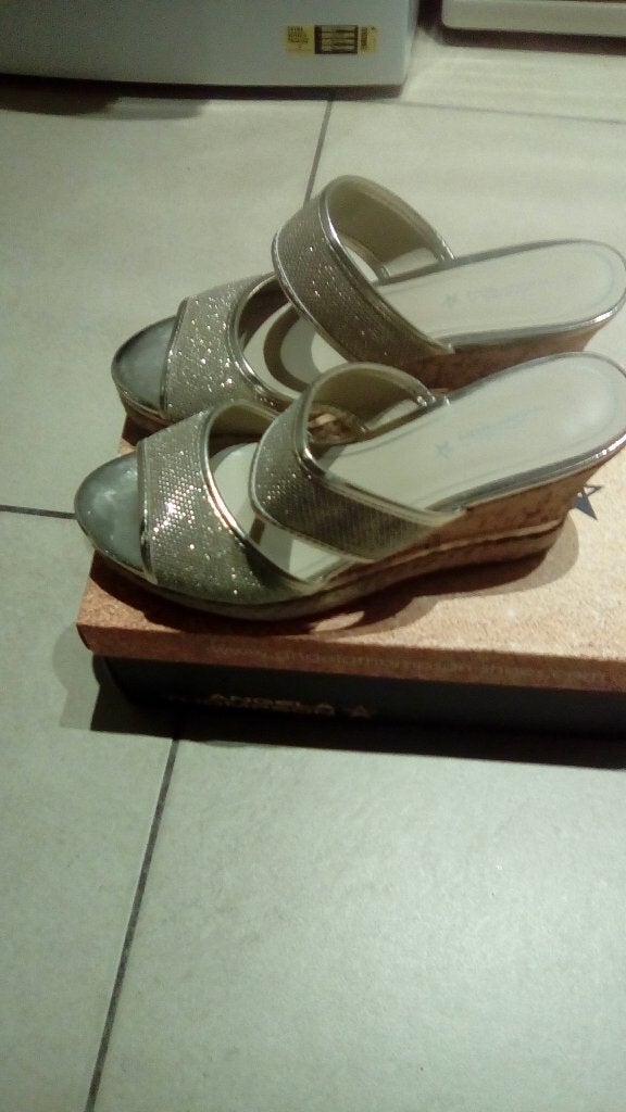 dames slippers maat 39, Kleding | Dames, Ophalen, Zo goed als nieuw, Slippers