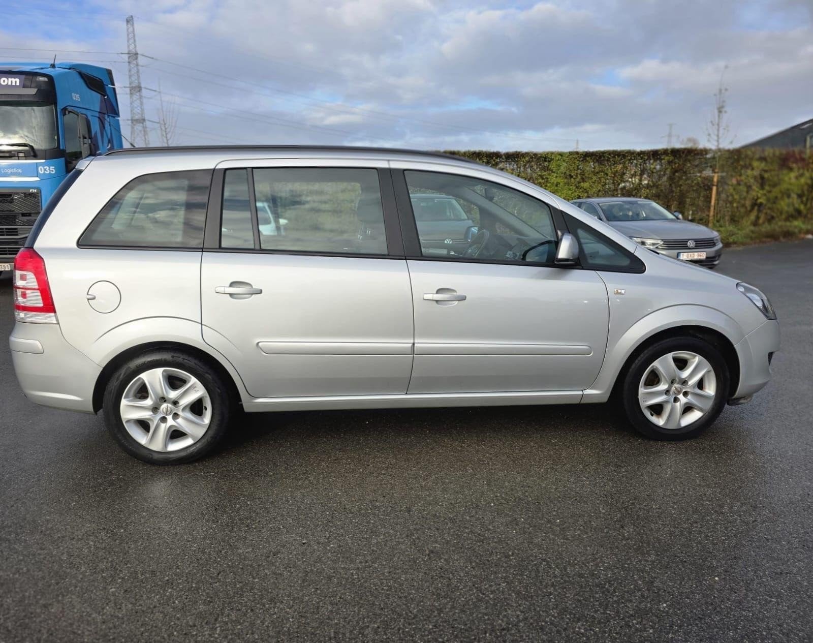 Opel Zafira 7 zitplaatsen 2012, Auto's, Opel, Euro 5, Stof, 4 cilinders, 7 zetels