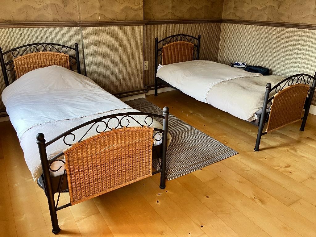 2 eenpersoonsbedden, Ophalen, 90 cm, Eenpersoons, Zwart
