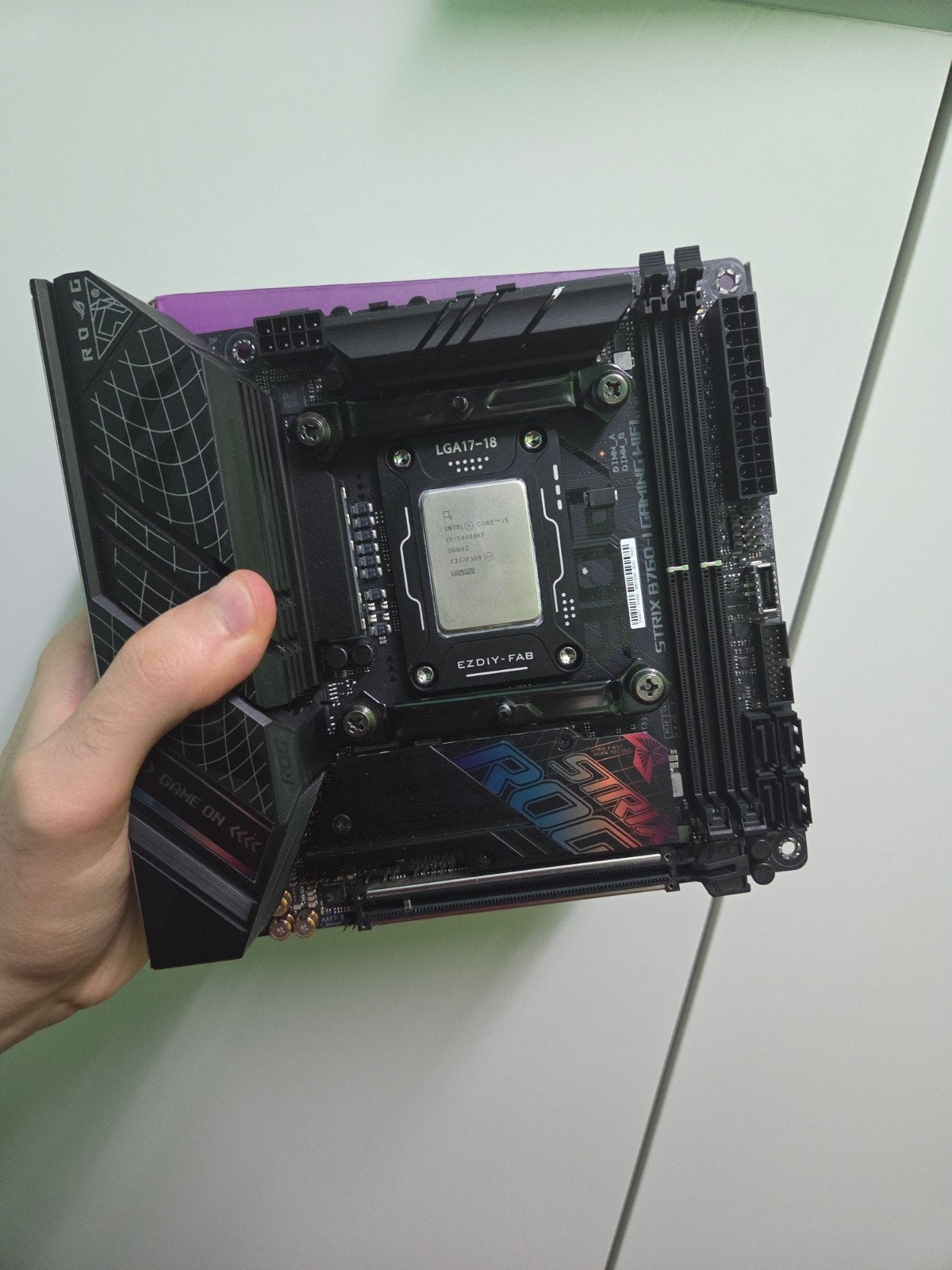 Mini ITX Wifi pour jeu Asus ROG STRIX B760I, Informatique & Logiciels, LGA 1700, Enlèvement ou Envoi, Comme neuf, Mini-ITX