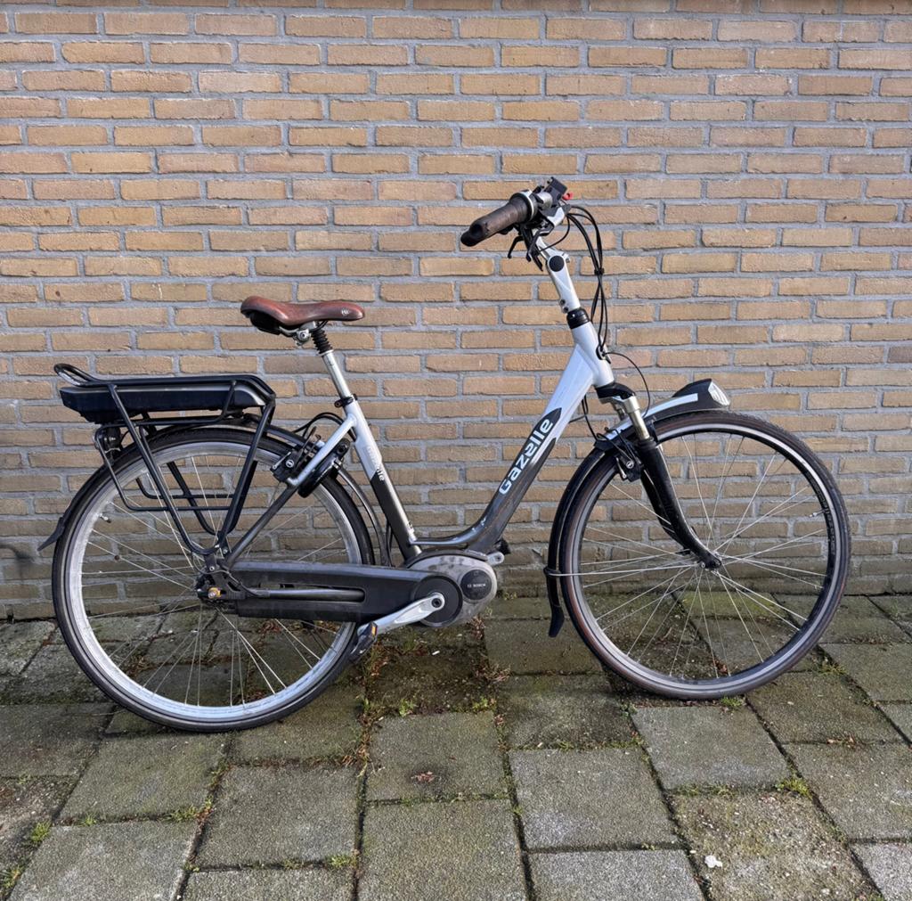 Elektrische Fiets ~ Gazelle Bosch Middenmotor, Fietsen en Brommers, Ophalen of Verzenden, Zo goed als nieuw, 50 km per accu of meer
