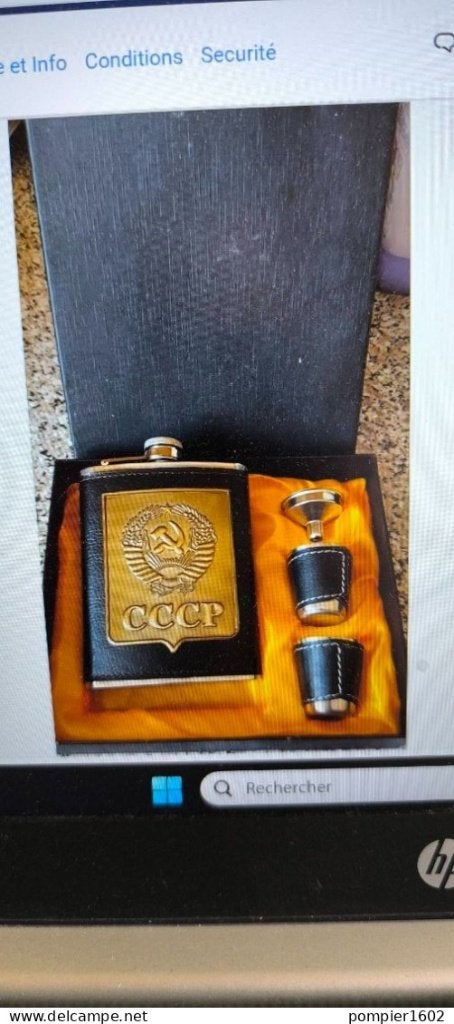 Fiole avec blason CCCP plus 2 verres et entonnoir, Collections, Verres & Petits Verres, Enlèvement ou Envoi, Neuf