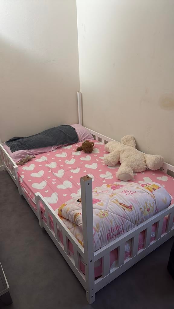 Lit pour enfant avec matelas à vendre taille 140x200, Matelas, Enlèvement, 100 cm ou plus, 180 cm ou plus