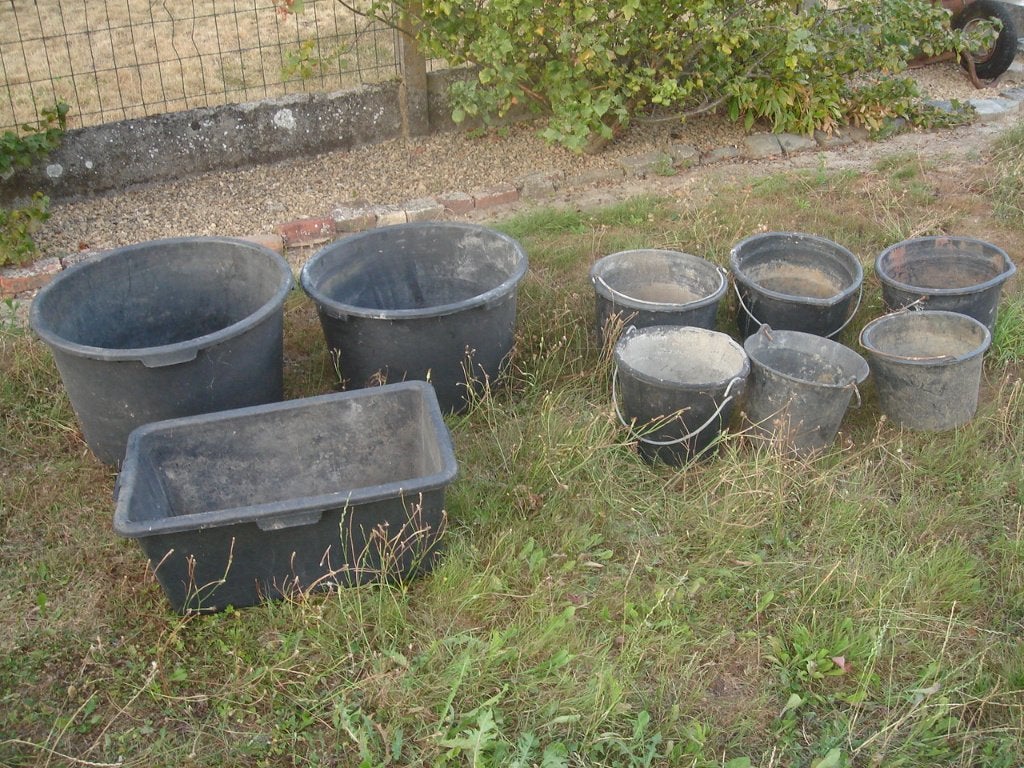 BACS ET SEAUX DE CHANTIER  SOIGNIES, Enlèvement, Utilisé