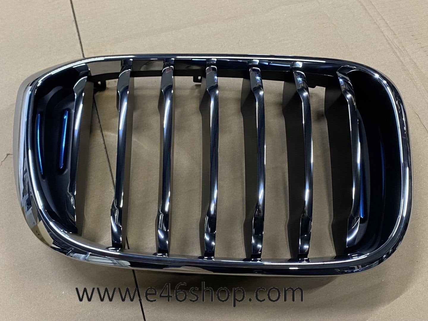 GRILLE RECHTS BMW X3 BLEU OE 51137464924 NW ORG BMW, Neuf, -, -, Enlèvement ou Envoi