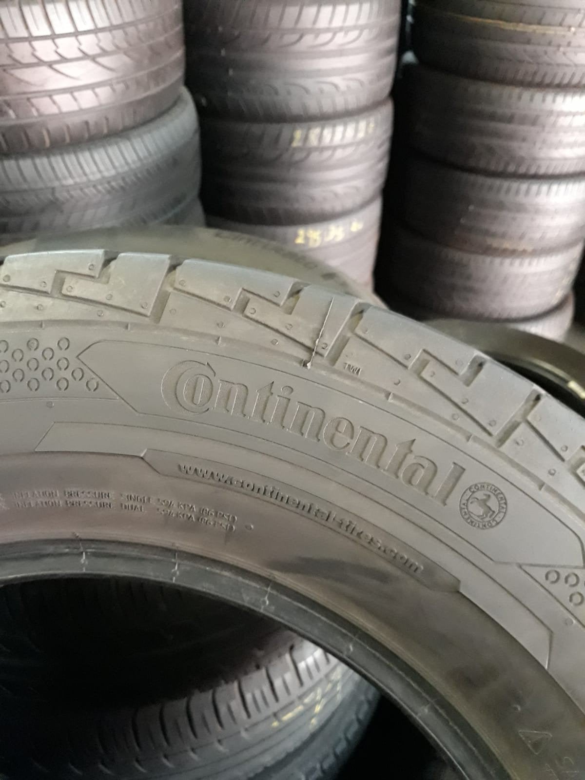 21575r16C 215 75 r16C 215/75/r16C continental avec montage