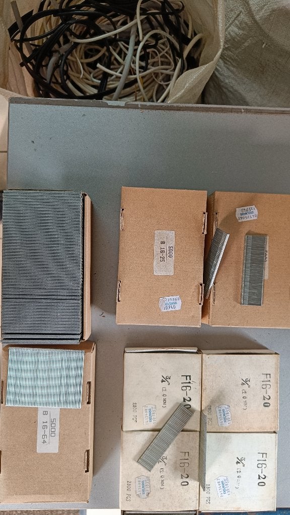 Lot van 20 doosjes brats nagels, ook per doosje vanaf 4 euro, Doe-het-zelf en Bouw, IJzerwaren en Bevestigingsmiddelen, Ophalen