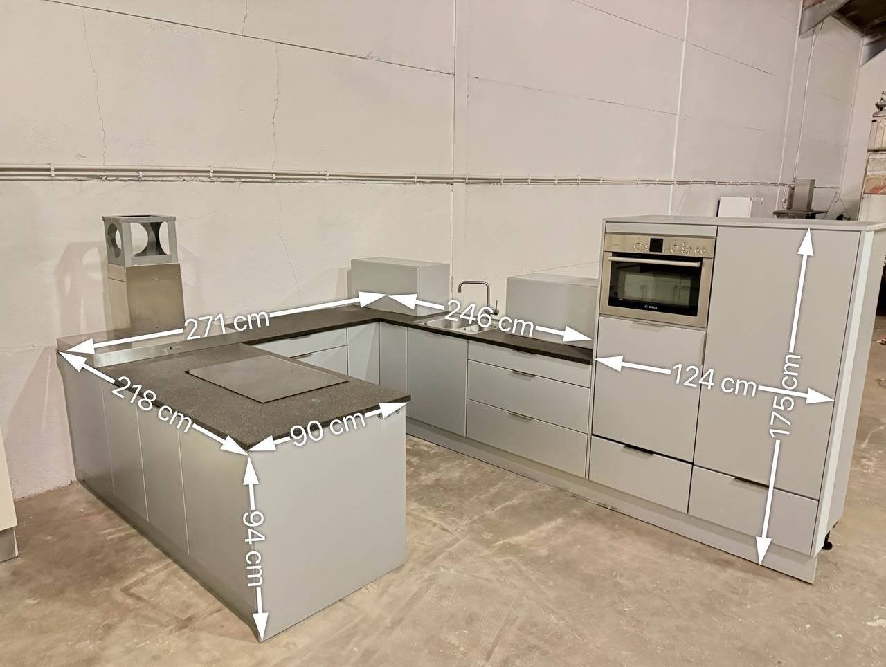 #64 Keuken uitgerust met apparatuur, Ophalen, Gebruikt, Grijs, Graniet of Steen