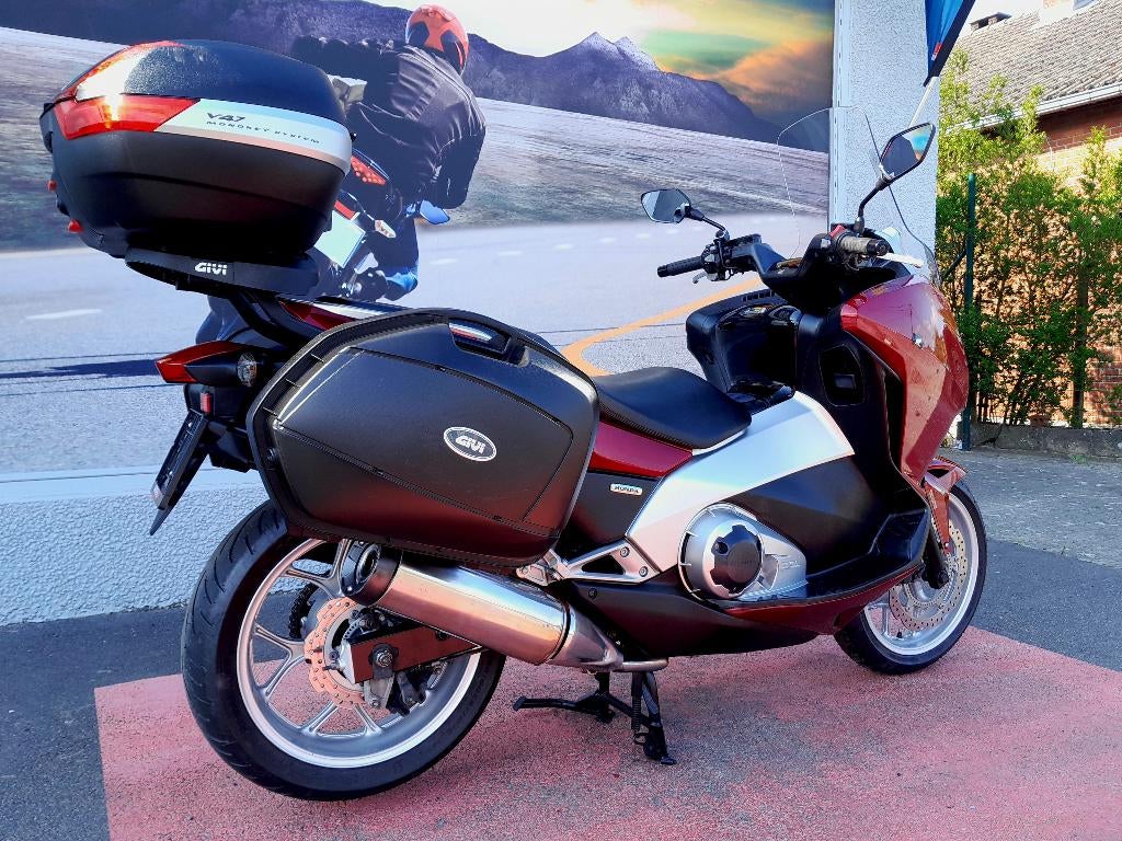 HONDA INTEGRA 700 Garantie 1 ou 2 ans MOTOSD, Motoren, 700 cc, Scooter, Occasion, Motorrijbewijs A