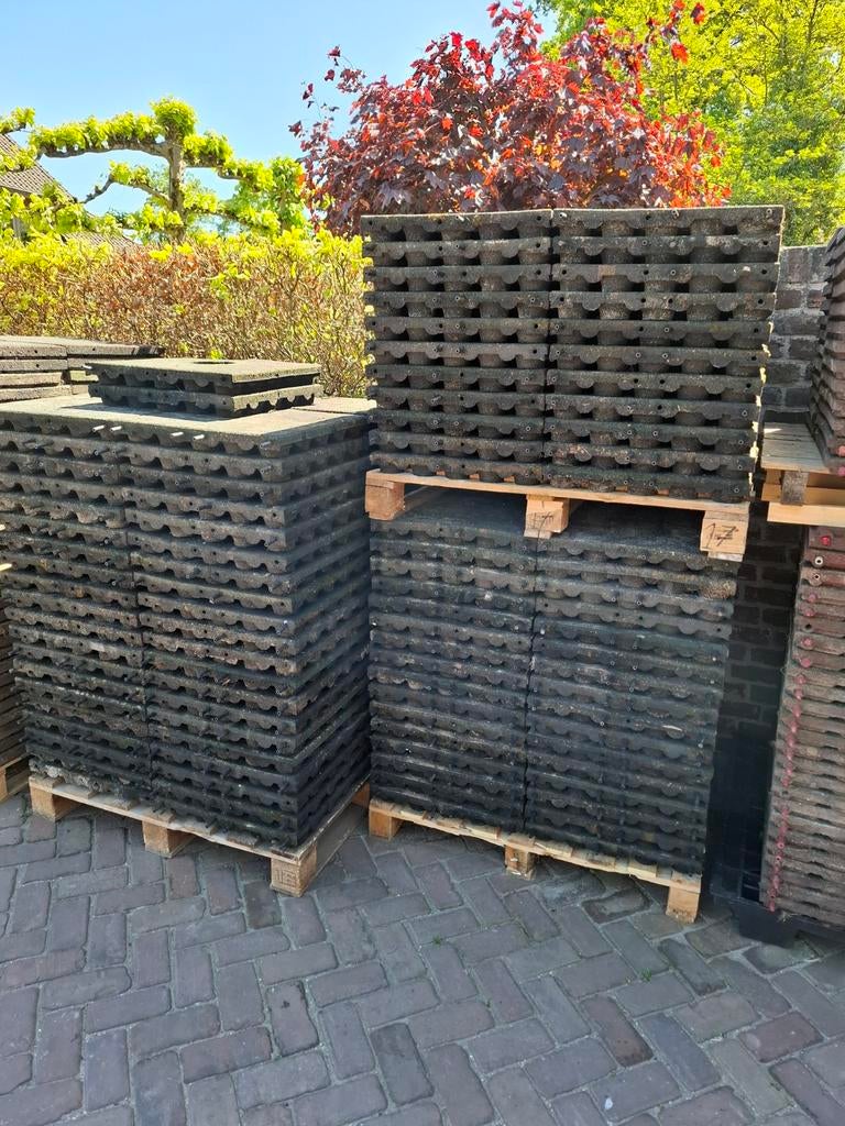 ✅️️ Rubberen tegels 50x50x6 cm. Speeltoestellen Stalmatten.