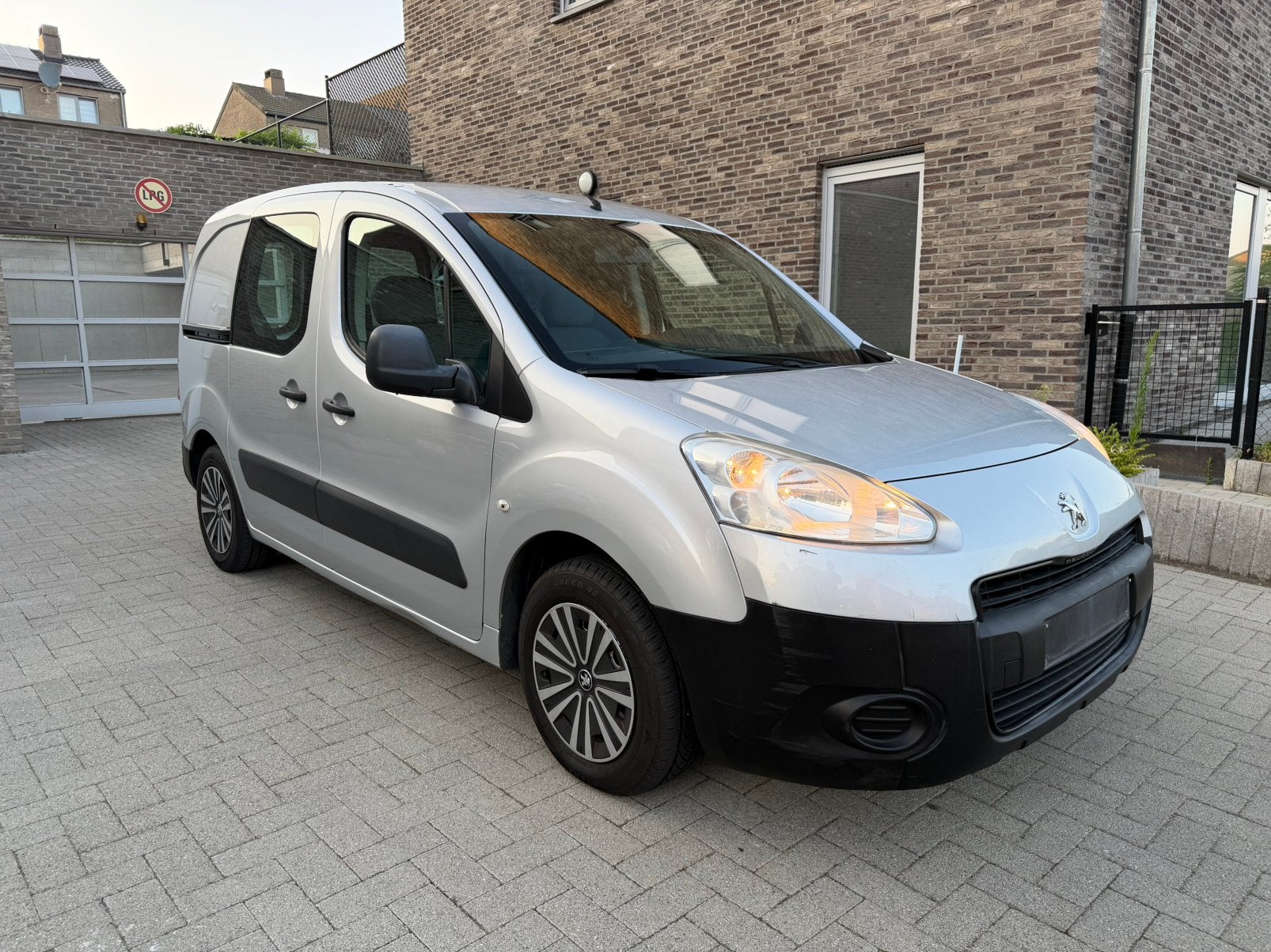 Peugeot Partner 1.6 e-HDi 2013 — 164DKM — Automaat — Gekeurd, Achat, 3 places, Noir, Diesel