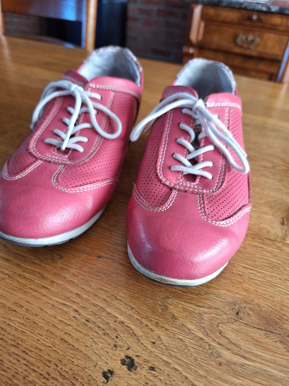 Damart. Damessneakers .Mat 37., Ophalen