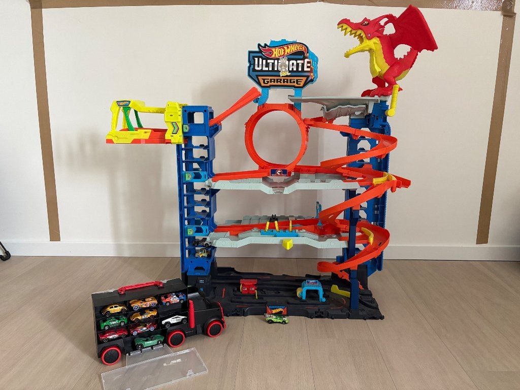 Hot wheels racebaan/garage, Kinderen en Baby's, Speelgoed | Racebanen, Ophalen, Racebaan, Zo goed als nieuw, Hot Wheels