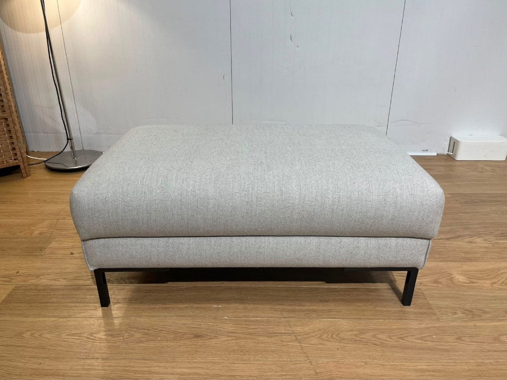 Design on Stock Aikon Lounge Hocker Ploegwol 03 Nieuwstaat, Huis en Inrichting, Zetels | Voetbanken en poefs, Design Voetenbanken en Poefen Design on Stock