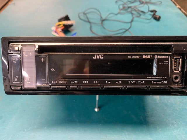 autoradio met CD speler en dab +, Auto diversen, Autoradio's, Ophalen, Zo goed als nieuw