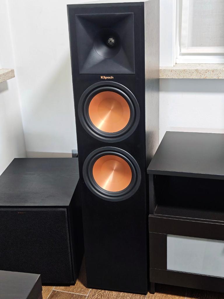 Ensemble d'enceintes Klipsch RP-280F en parfait état, Enlèvement, Comme neuf, 120 watts ou plus, Haut-parleurs Frontaux, Arrière ou Stéréo