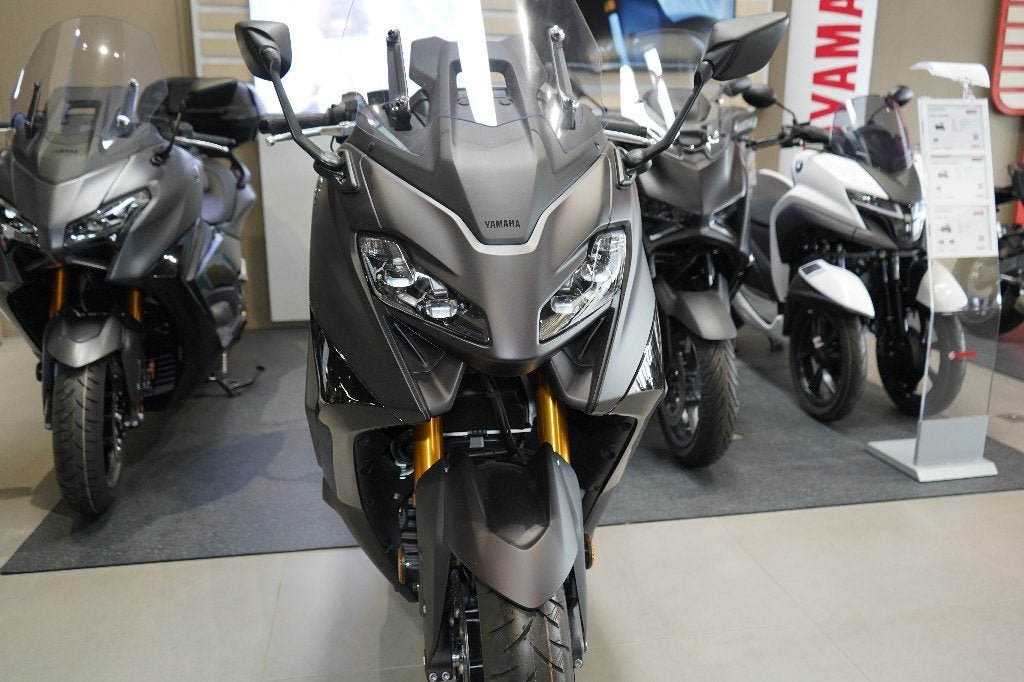 Yamaha Tmax 560 Tech Max - Dark Magma - NIEUW, Motoren, Nieuw, Bedrijf, 560 cc, Handvatverwarming