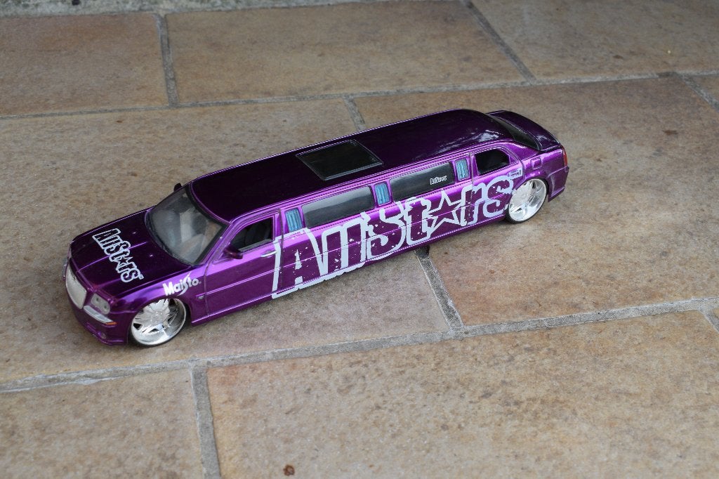 miniature maisto 1:24 limousine chrysler 300 C hemi, Enlèvement ou Envoi, Utilisé, Maisto