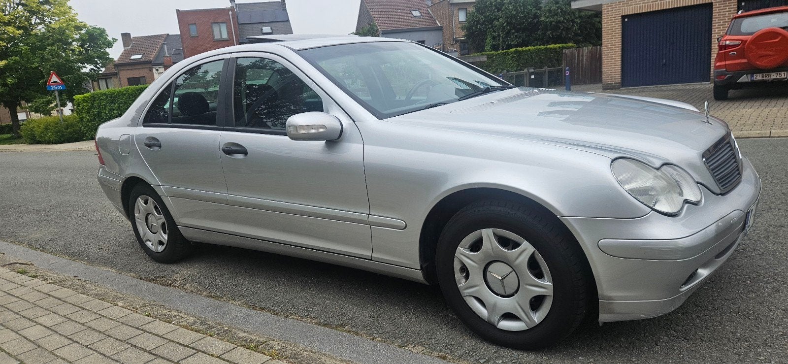 MERCEDES CLASSE C 200 COMPRESSOR, Autos, Argent ou Gris, 4 portes, Boîte manuelle, Noir