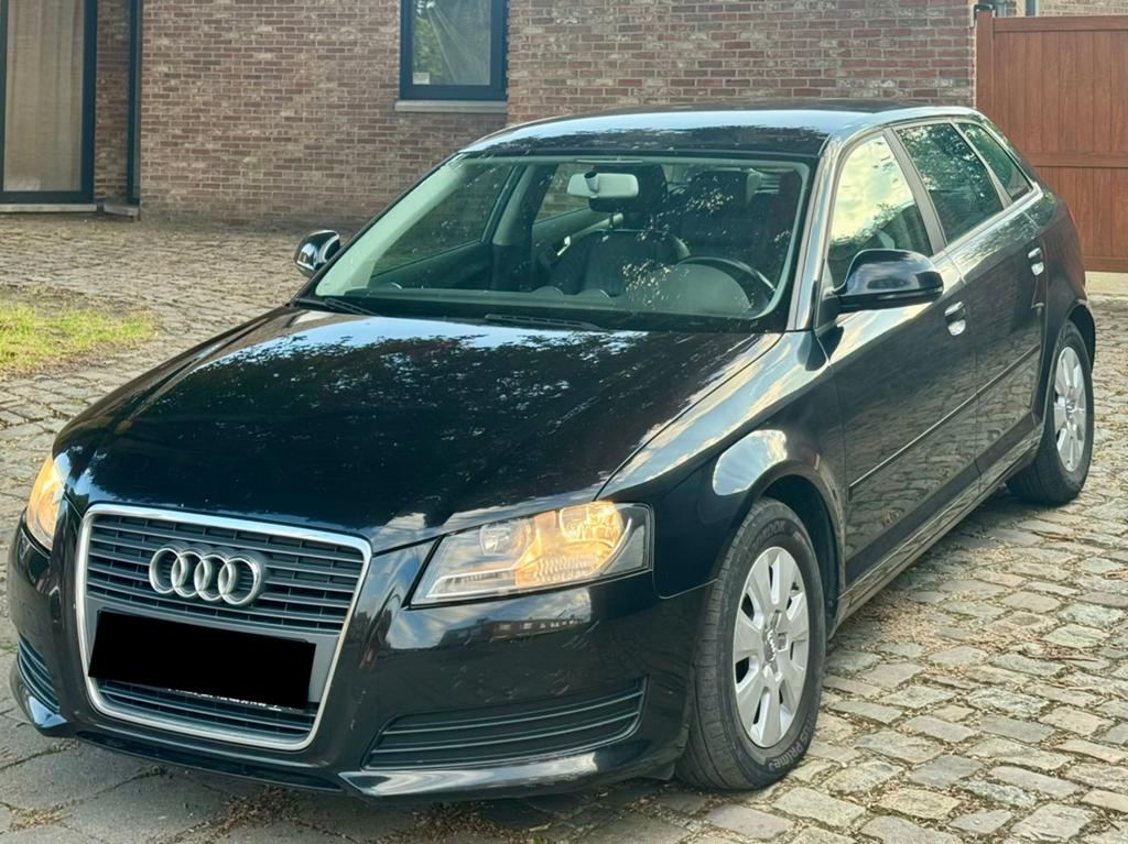 Audi A3 1.6TDI 2010/06 Euro 5, Auto's, Voorwielaandrijving, Euro 5, Zwart, Zwart