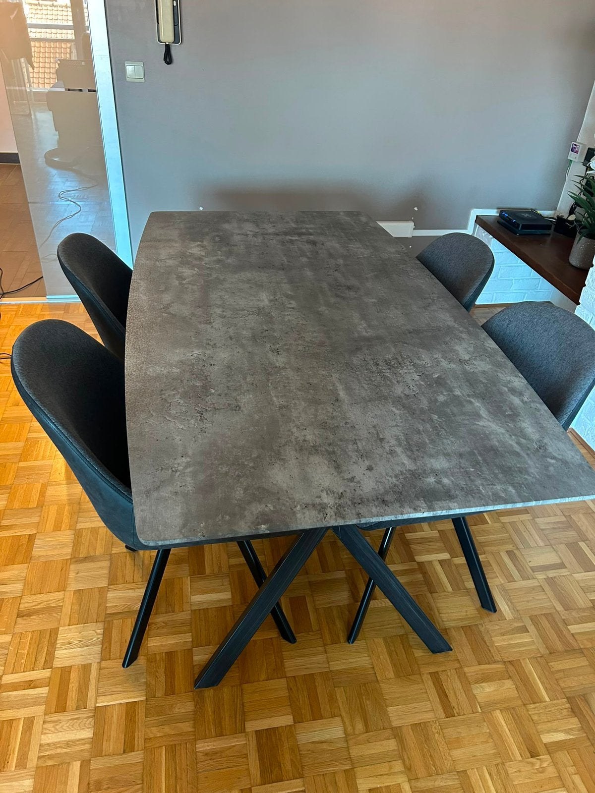 Tafel met 4 stoelen, Ophalen, Zo goed als nieuw