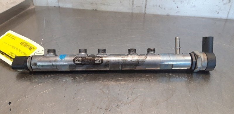 RAMPE D'INJECTION BMW 1 serie (F20) (01-2010/06-2019), Utilisé, BMW